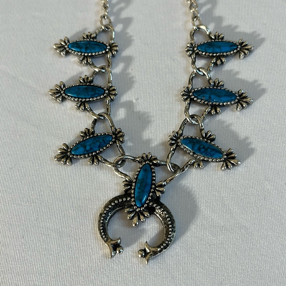 Sarah Coventry vintage necklace silver with turquoise stones hook closure